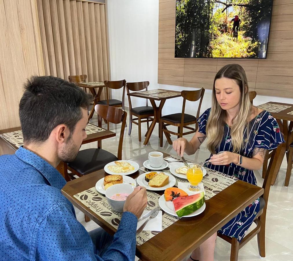 Hotel Confort Мафра Екстериор снимка